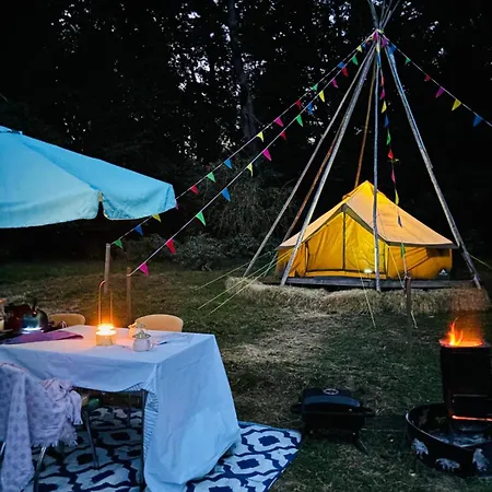 Hertford Farm Bell Tent Camping Fire Pit Bbq Pet Friendly Exterior photo