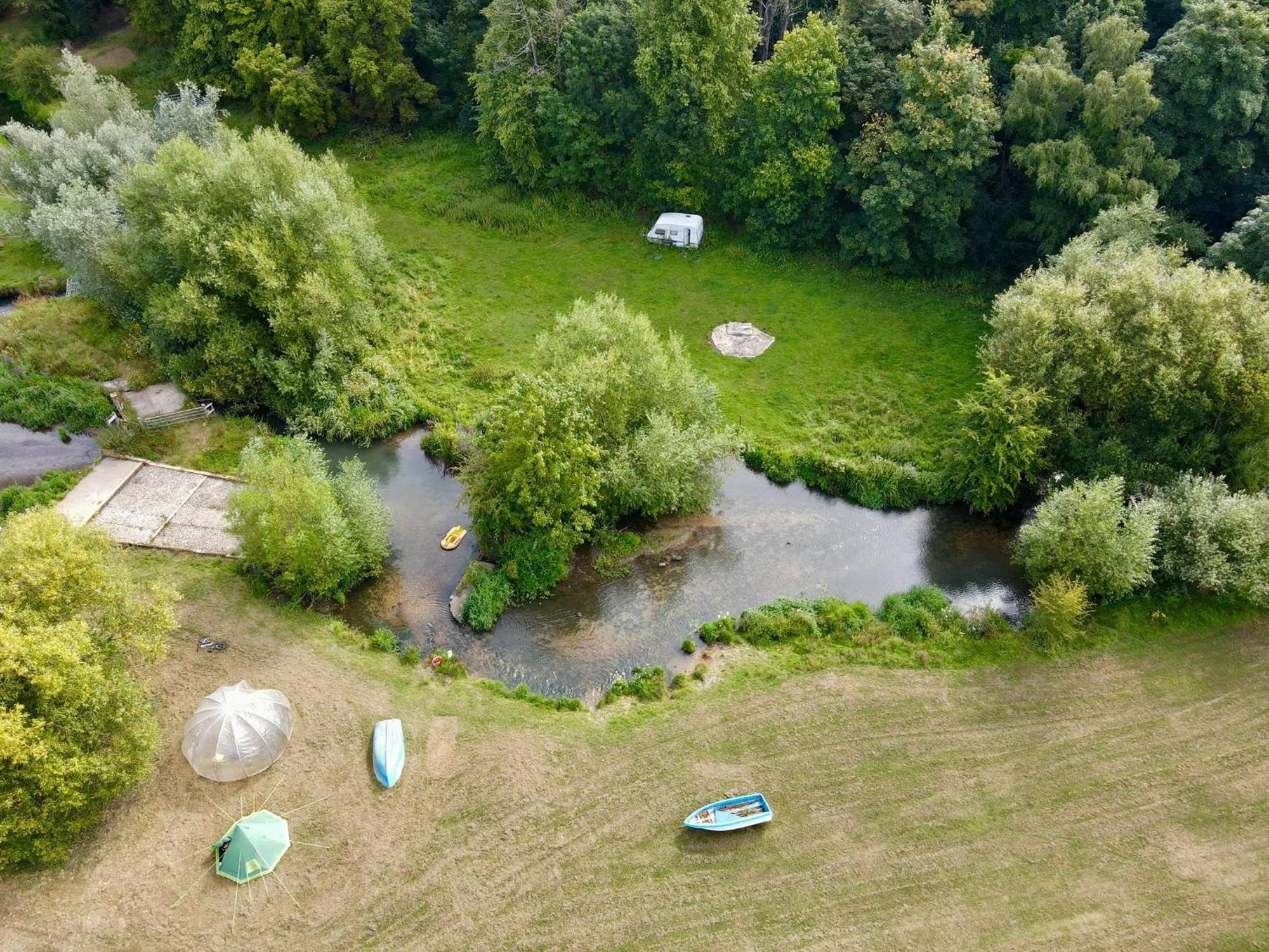Farm Bell Tent Fire Pit Bbq Pet Friendly * Hertford