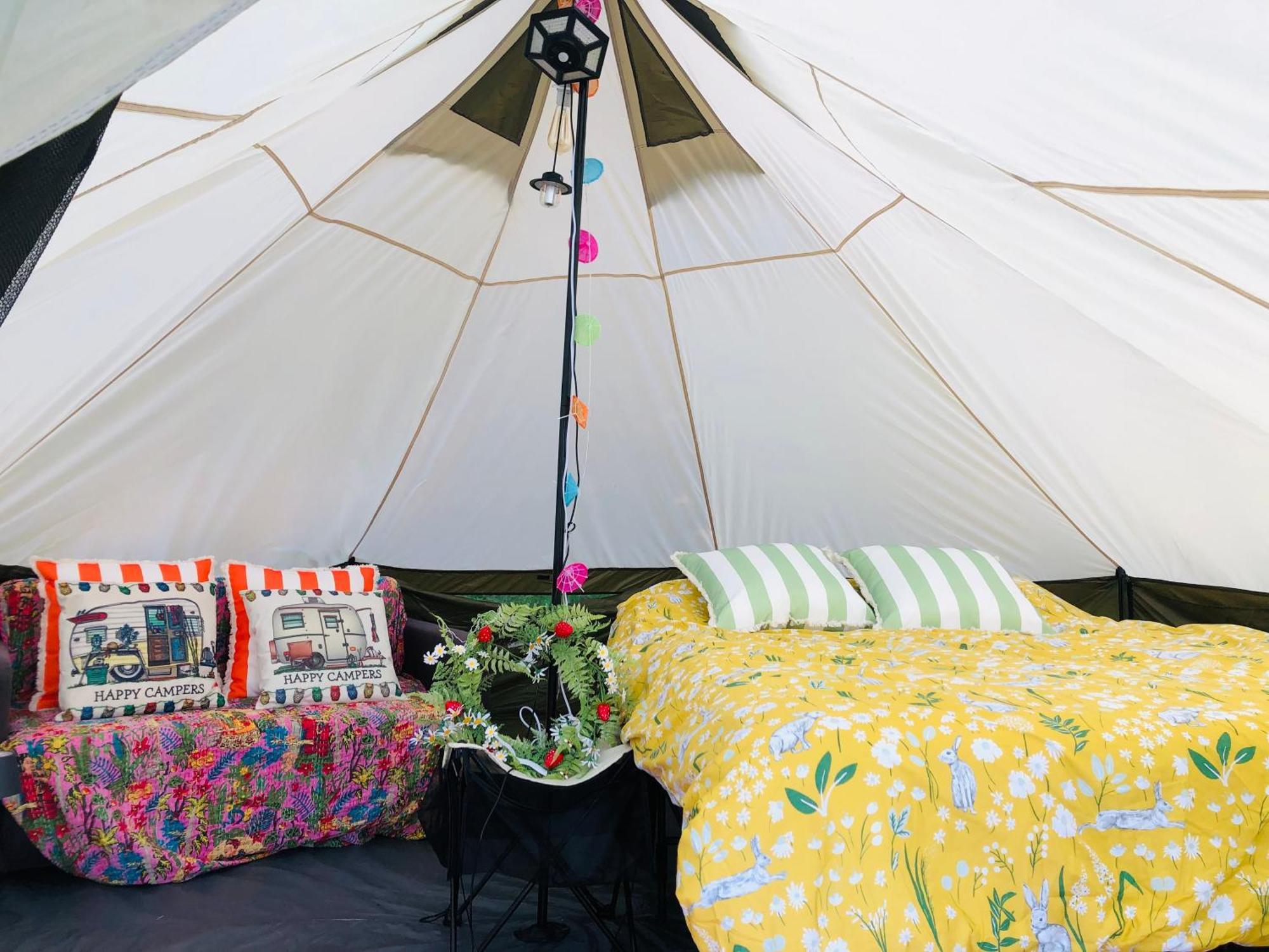 Farm Bell Tent Fire Pit Bbq Pet Friendly * Hertford